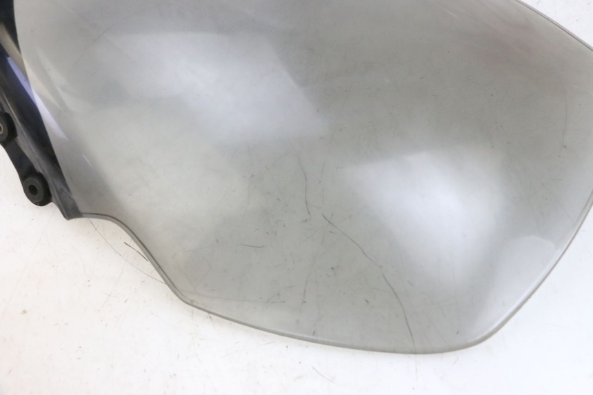 photo de WINDSCHUTZSCHEIBE PIAGGIO X8 125 (2004 - 2007) - Details der Befestigungspunkte