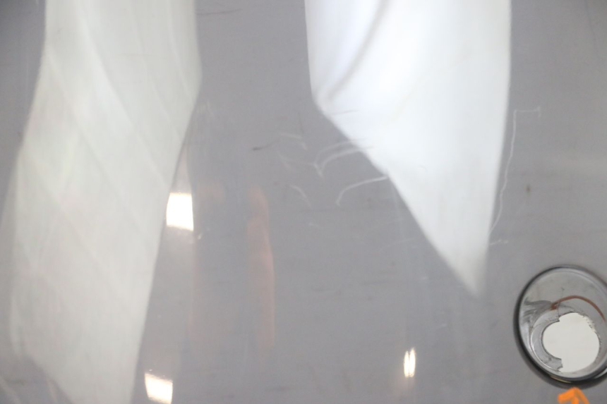 photo de WINDSCHUTZSCHEIBE YAMAHA YP MAJESTY 125 (2002 - 2006) - Fokus auf die Struktur