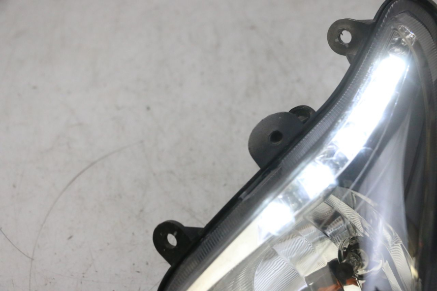 photo de SCHEINWERFER LINKS SYM GTS EVO 125 (2009 - 2013) - Zoom auf Gebrauchszustand