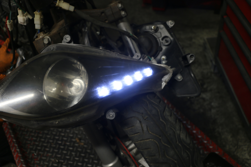 photo de SCHEINWERFER JM MOTORS GTS 125 (2015 - 2019) - Zoom auf Gebrauchszustand