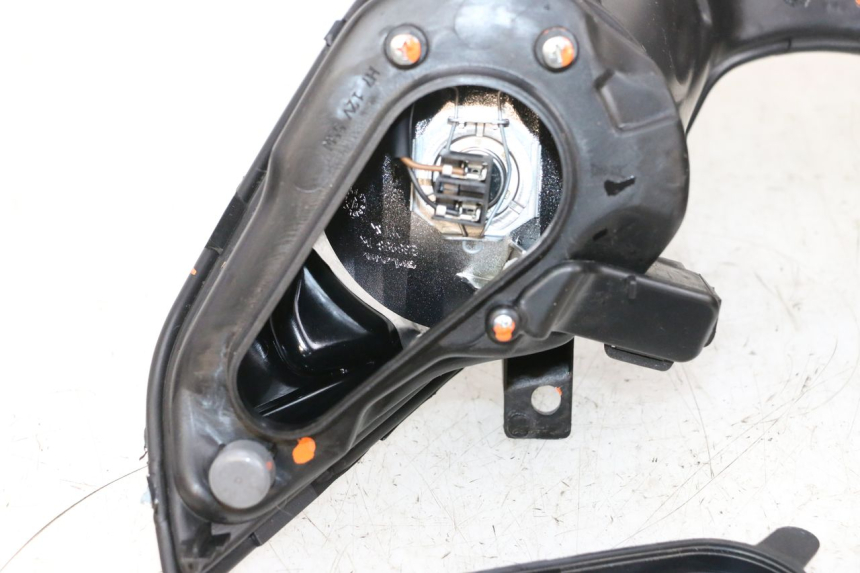 photo de SCHEINWERFER PIAGGIO MP3 HPE 300 (2019 - 2026) - Alternative Perspektive