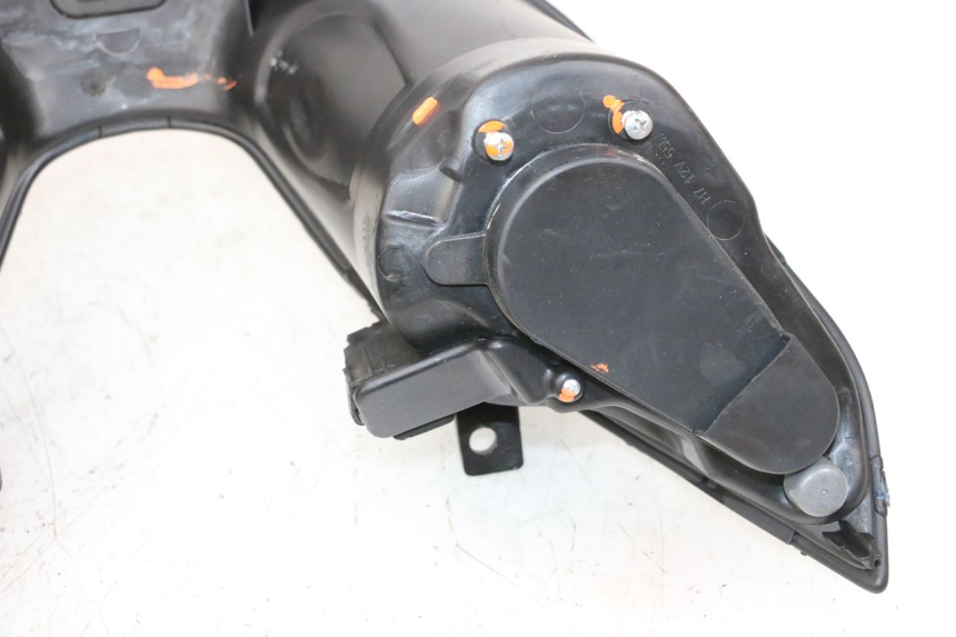 photo de SCHEINWERFER PIAGGIO MP3 HPE 300 (2019 - 2026) - Oberflächenzustand und Material