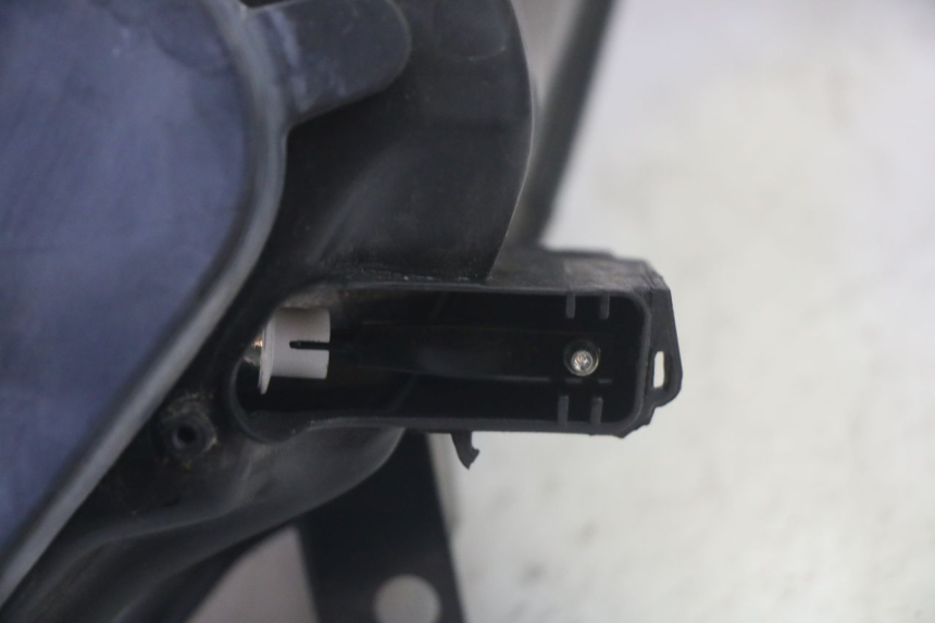 photo de SCHEINWERFER PIAGGIO MP3 500 (2016 - 2018) - Oberflächenzustand und Material