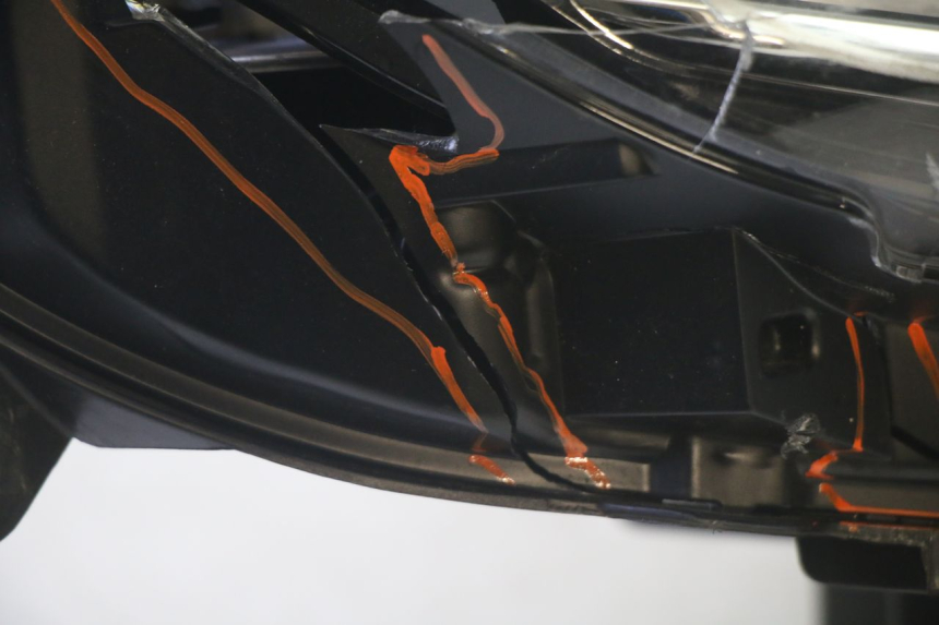 photo de SCHEINWERFER YAMAHA TRICITY 300 (2020 - 2024) - Details der Befestigungspunkte