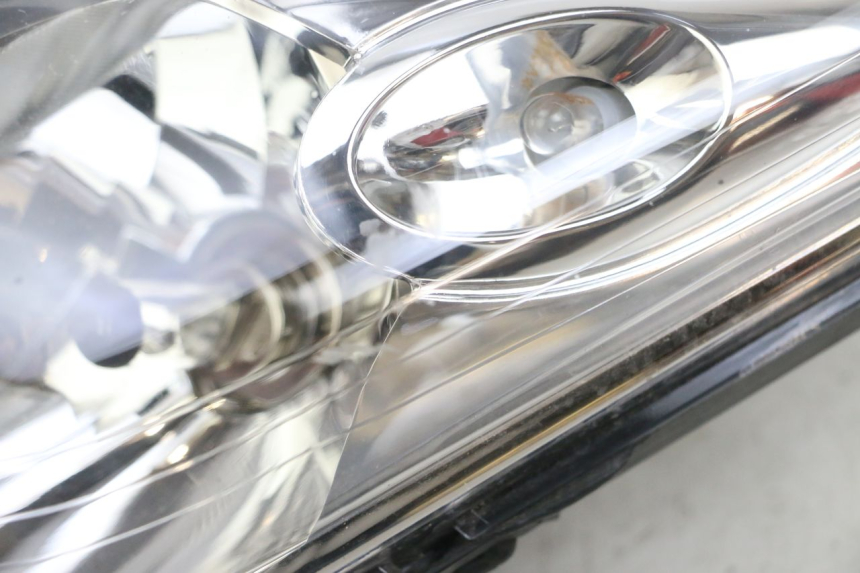 photo de VORDERSCHEINWERFER YAMAHA XMAX X-MAX 125 (2006 - 2009) - Details der Befestigungspunkte