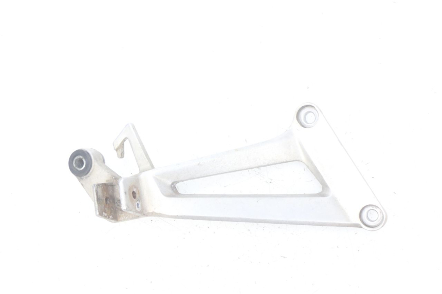 photo de FUSSRASTEN HALTEPLATTEN HINTEN RECHT HONDA CBR R 125 (2003 - 2006)