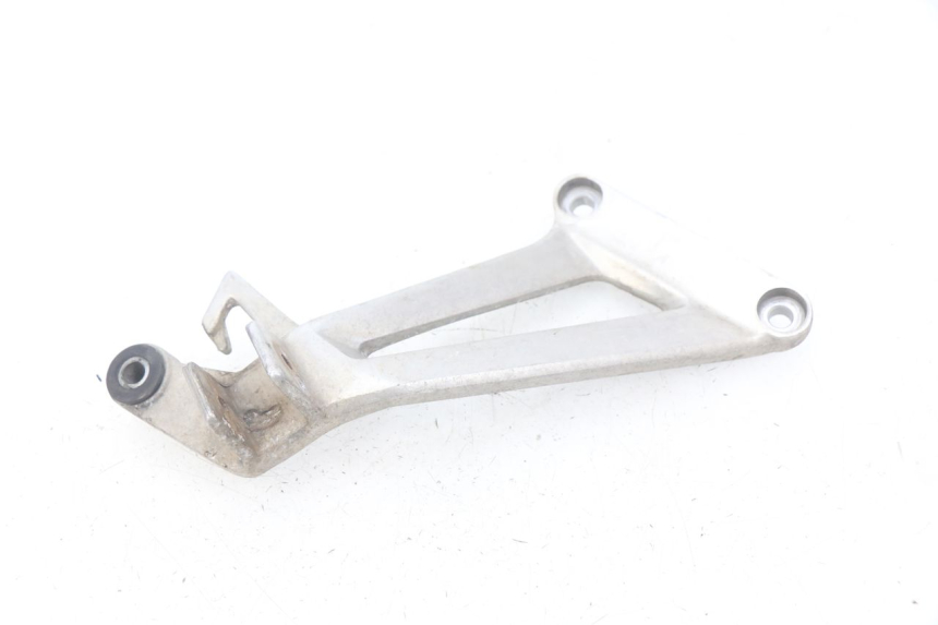 photo de FUSSRASTEN HALTEPLATTEN HINTEN RECHT HONDA CBR R 125 (2003 - 2006)