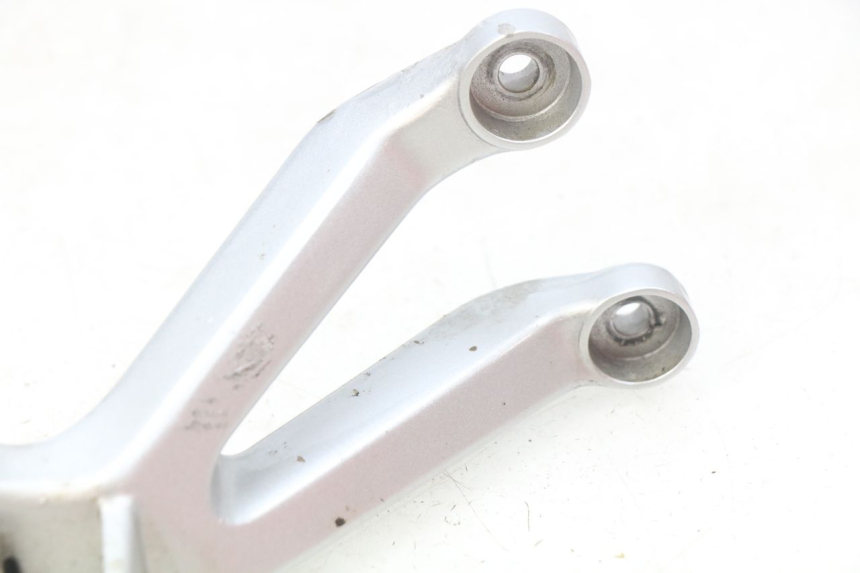 photo de FUSSRASTEN HALTEPLATTEN HINTEN RECHT HONDA CBR RR FIREBLADE 900 (1992 - 1994)
