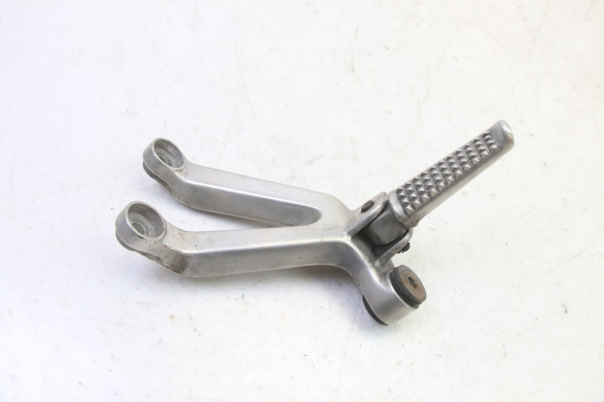 photo de FUSSRASTEN HALTEPLATTEN HINTEN RECHT HONDA CBR RR FIREBLADE 900 (1992 - 1994)