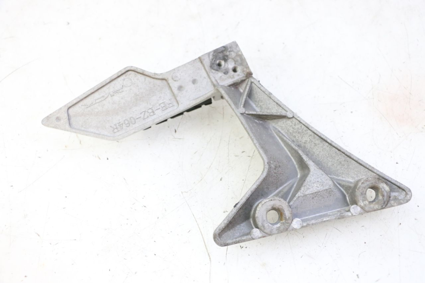 photo de FUSSRASTEN HALTEPLATTEN HINTEN RECHT STAHO FH 50 (2018 - 2019)