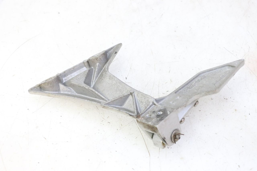 photo de FUSSRASTEN HALTEPLATTEN HINTEN RECHT STAHO FH 50 (2018 - 2019)