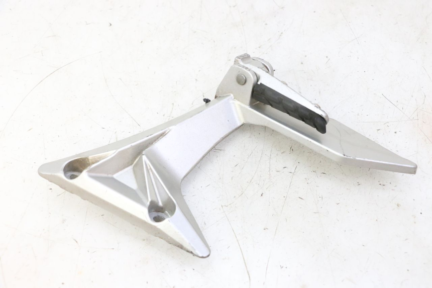 photo de FUSSRASTEN HALTEPLATTEN HINTEN RECHT STAHO FH 50 (2018 - 2019)