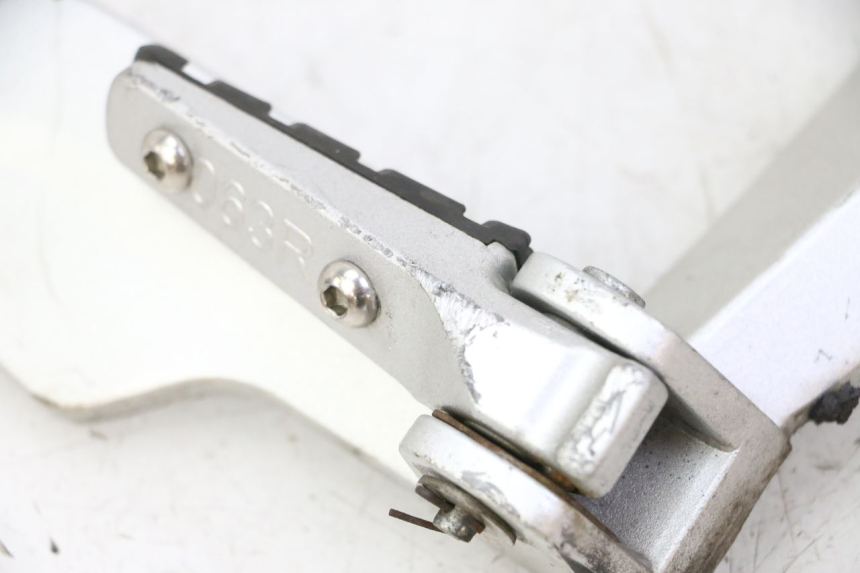 photo de FUSSRASTEN HALTEPLATTEN HINTEN RECHT STAHO FH 50 (2018 - 2019)