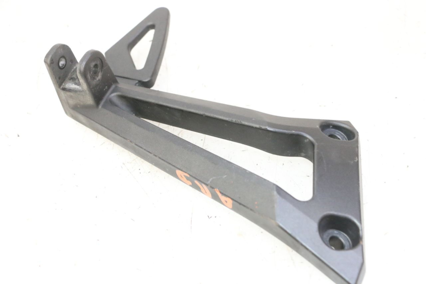 photo de FUSSRASTEN HALTEPLATTEN HINTEN RECHT YAMAHA FZ6 FAZER S2 600 (2007 - 2011)
