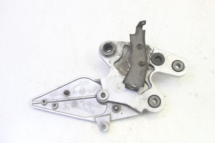 photo de FUSSRASTEN HALTEPLATTEN HINTEN RECHT YAMAHA FZ6 N FAZER 600 (2004 - 2006)