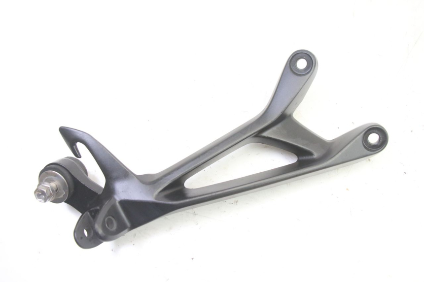 photo de FUSSRASTEN HALTEPLATTEN HINTEN RECHT SUZUKI GSR 750 (2011 - 2017)