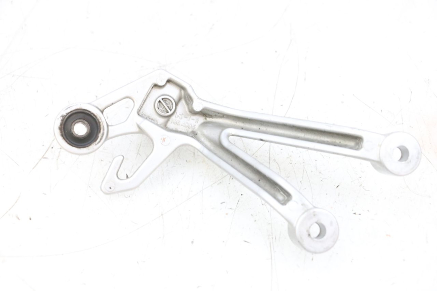 photo de FUSSRASTEN HALTEPLATTEN HINTEN RECHT SUZUKI GSXR GSX-R 1000 (2003 - 2004) - Alternative Perspektive