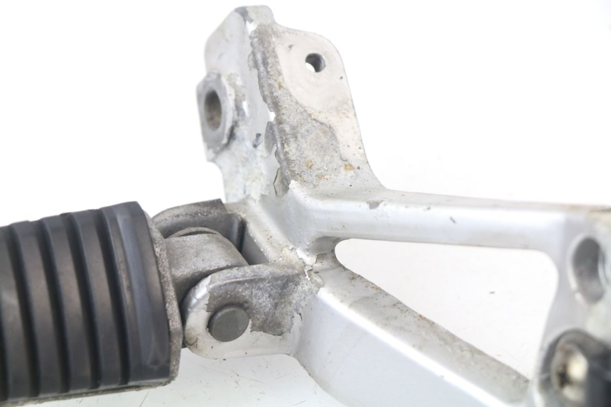 photo de FUSSRASTEN HALTEPLATTEN HINTEN RECHT KAWASAKI GTR 1000 (1994 - 2004)