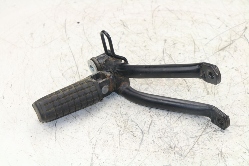photo de FUSSRASTEN HALTEPLATTEN HINTEN RECHT HONDA CBF 125 (2009 - 2015)