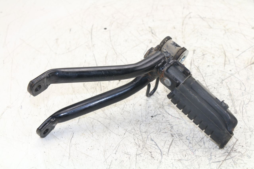 photo de FUSSRASTEN HALTEPLATTEN HINTEN RECHT HONDA CBF 125 (2009 - 2015)