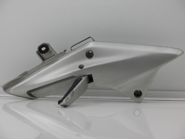 photo de FUSSRASTEN HALTEPLATTEN HINTEN RECHT HONDA FJS SILVER WING ABS 600 (2004 - 2007)