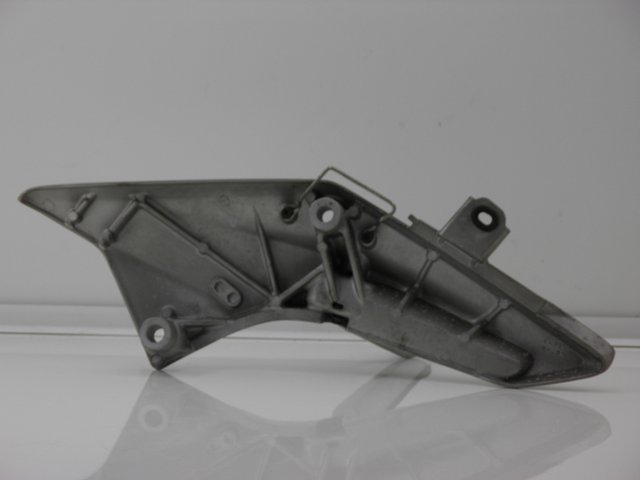 photo de FUSSRASTEN HALTEPLATTEN HINTEN RECHT HONDA FJS SILVER WING ABS 600 (2004 - 2007)