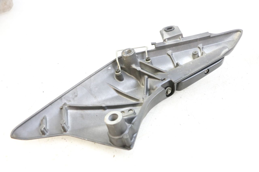 photo de FUSSRASTEN HALTEPLATTEN HINTEN RECHT HONDA FJS SILVER WING SILVERWING 400 (2005 - 2008)