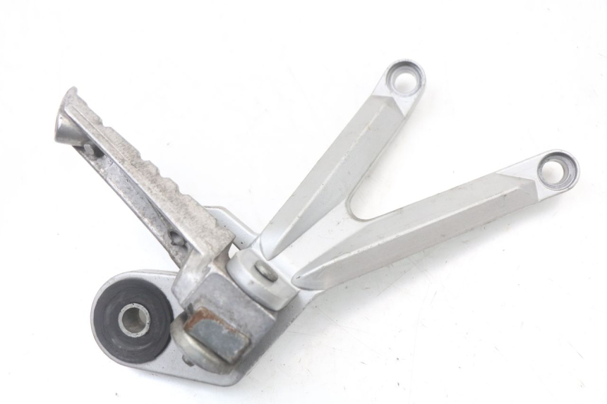 photo de FUSSRASTEN HALTEPLATTEN HINTEN RECHT HYOSUNG GTR 125 (2006 - 2008)
