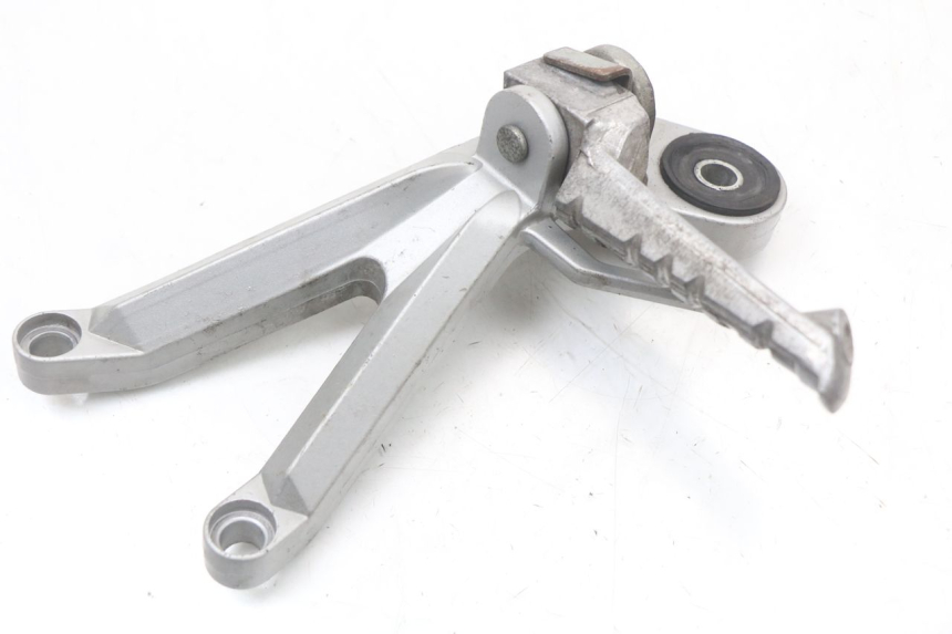 photo de FUSSRASTEN HALTEPLATTEN HINTEN RECHT HYOSUNG GTR 125 (2006 - 2008)
