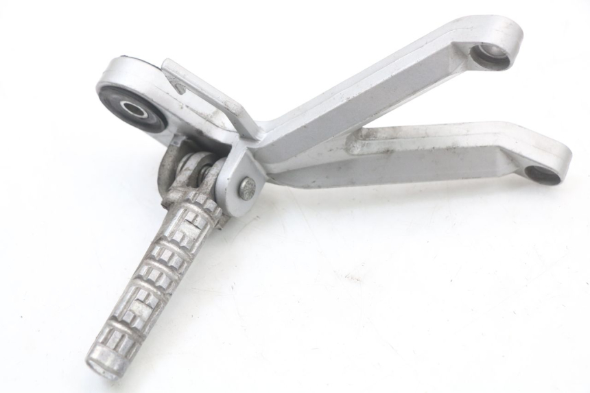 photo de FUSSRASTEN HALTEPLATTEN HINTEN RECHT HYOSUNG GTR 125 (2006 - 2008)