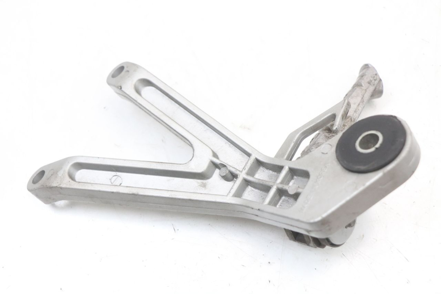 photo de FUSSRASTEN HALTEPLATTEN HINTEN RECHT HYOSUNG GTR 125 (2006 - 2008)