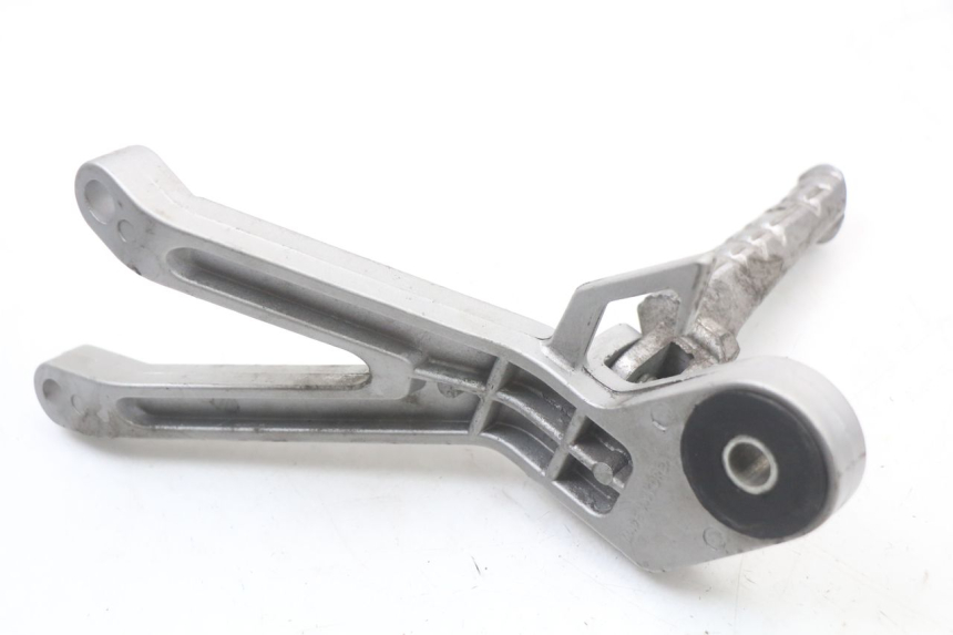 photo de FUSSRASTEN HALTEPLATTEN HINTEN RECHT HYOSUNG GTR 125 (2006 - 2008)