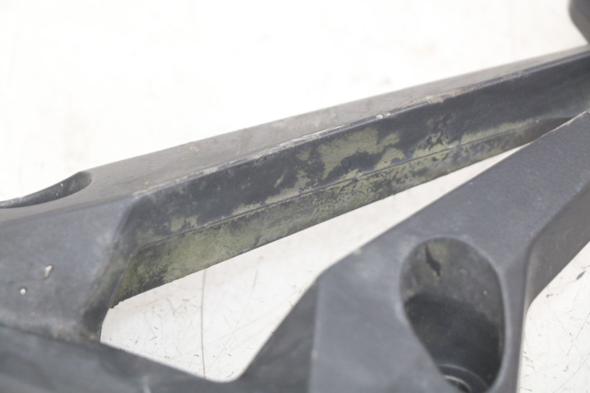 photo de RECHTE HINTERE FUßRASTENHALTERUNG KAWASAKI Z 750 (2007 - 2013)