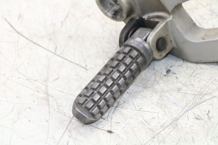 photo de FUSSRASTEN HALTEPLATTEN HINTEN RECHT KAWASAKI ZZR 600 (1995 - 2004)