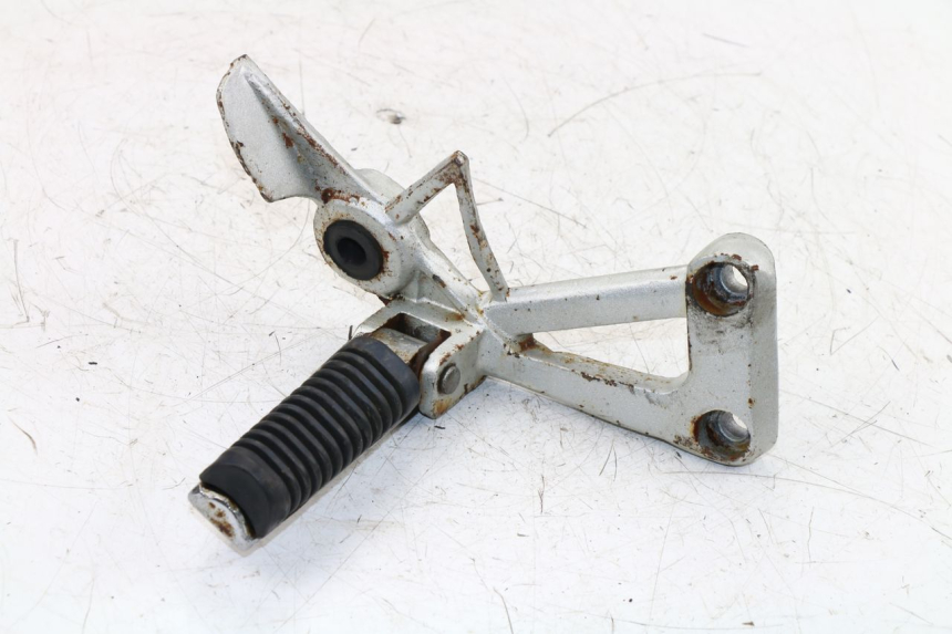 photo de FUSSRASTEN HALTEPLATTEN HINTEN RECHT KINROAD XT125-19 ROAD KING 125 (2010 - 2012)