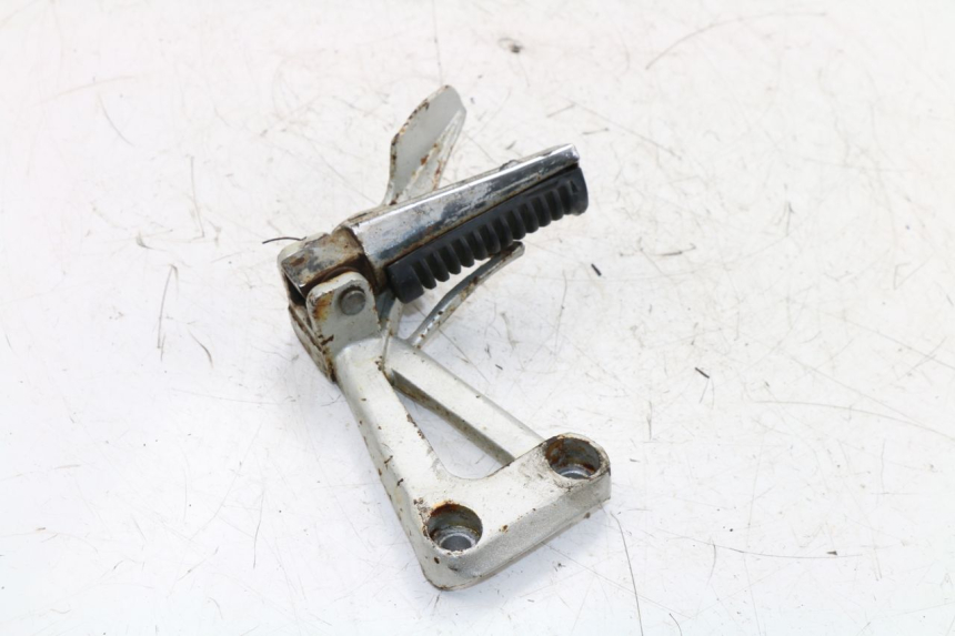 photo de FUSSRASTEN HALTEPLATTEN HINTEN RECHT KINROAD XT125-19 ROAD KING 125 (2010 - 2012)