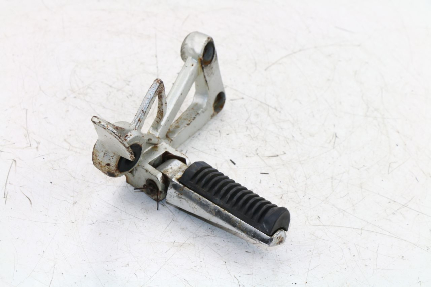 photo de FUSSRASTEN HALTEPLATTEN HINTEN RECHT KINROAD XT125-19 ROAD KING 125 (2010 - 2012)