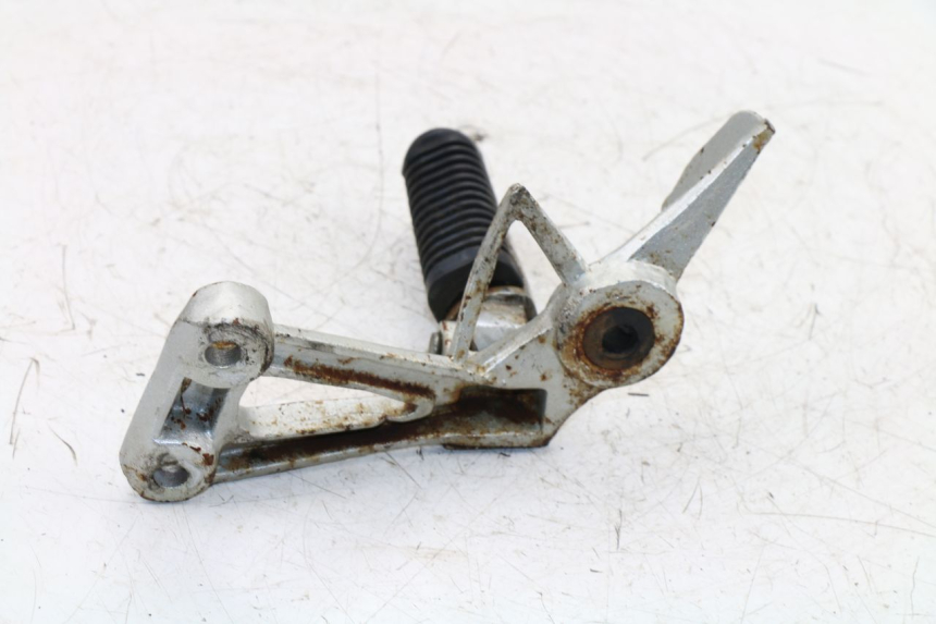 photo de FUSSRASTEN HALTEPLATTEN HINTEN RECHT KINROAD XT125-19 ROAD KING 125 (2010 - 2012)