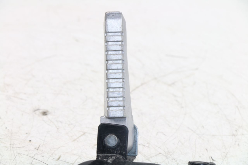 photo de FUSSRASTEN HALTEPLATTEN HINTEN RECHT KYMCO K-PW K-PIPE 50 (2012 - 2017)