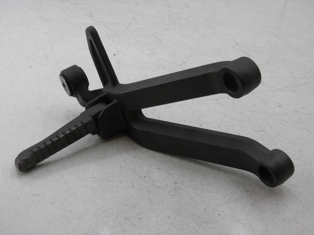 photo de FUSSRASTEN HALTEPLATTEN HINTEN RECHT KYMCO QUANNON NAKED 125 (2010)
