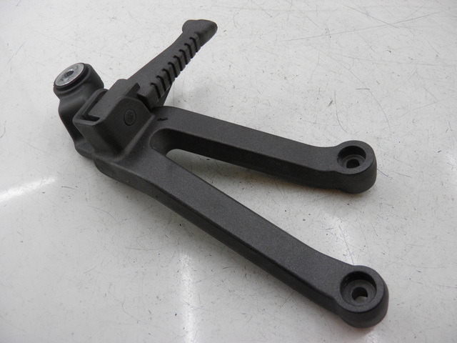 photo de FUSSRASTEN HALTEPLATTEN HINTEN RECHT KYMCO QUANNON NAKED 125 (2010)