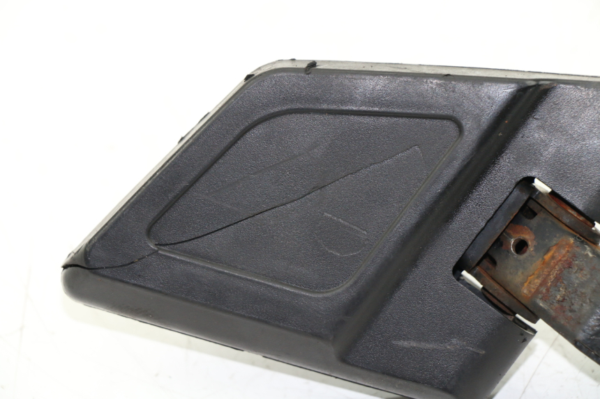 photo de FUSSRASTEN HALTEPLATTEN HINTEN RECHT KYMCO PEOPLE S 125 (2000 - 2008)