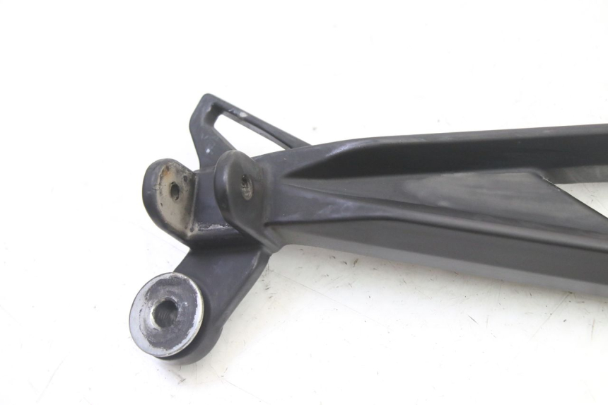 photo de FUSSRASTEN HALTEPLATTEN HINTEN RECHT MAG POWER R-STREET 50 (2016 - 2025)