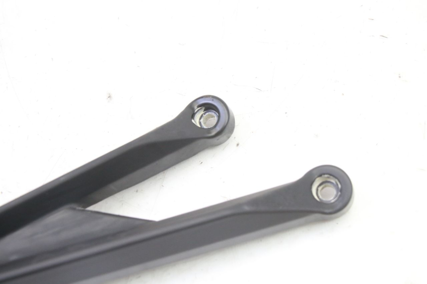 photo de FUSSRASTEN HALTEPLATTEN HINTEN RECHT MAG POWER R-STREET 50 (2016 - 2025)