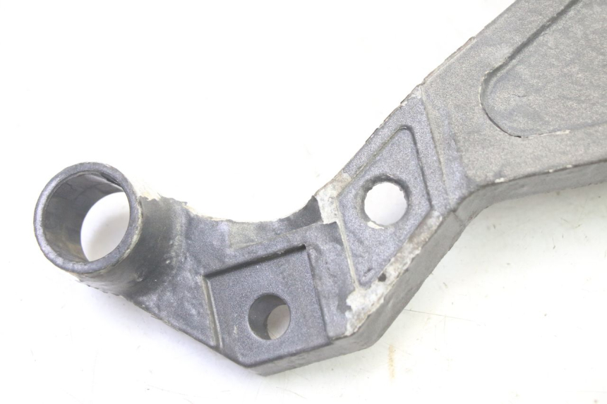 photo de FUSSRASTEN HALTEPLATTEN HINTEN RECHT TRIUMPH SPRINT 900 (1995 - 1998)