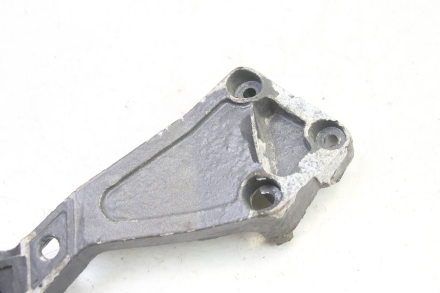 photo de FUSSRASTEN HALTEPLATTEN HINTEN RECHT TRIUMPH SPRINT 900 (1995 - 1998)