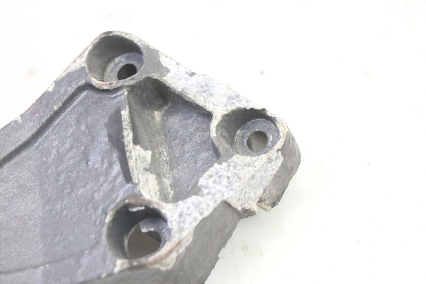 photo de FUSSRASTEN HALTEPLATTEN HINTEN RECHT TRIUMPH SPRINT 900 (1995 - 1998)
