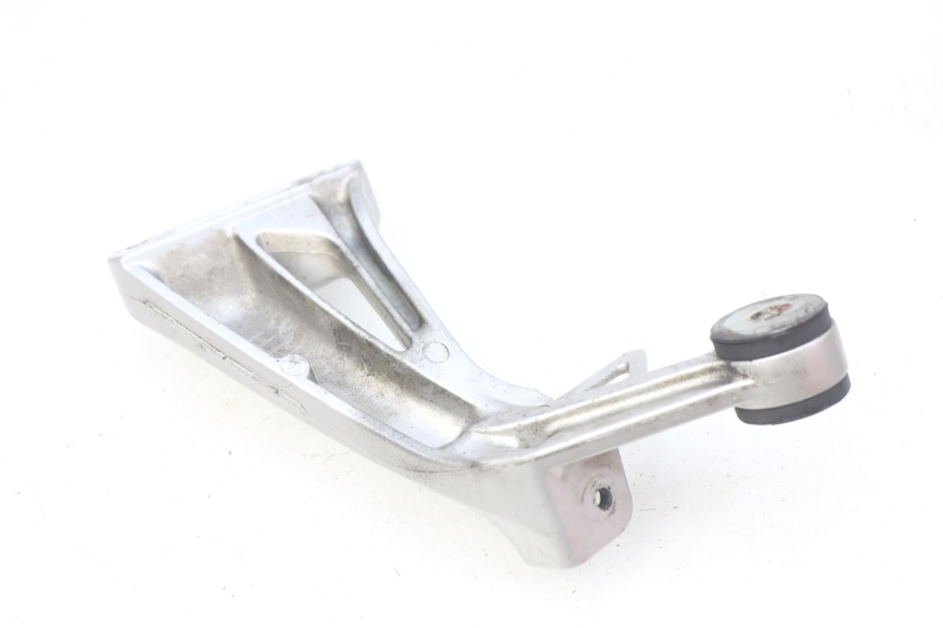 photo de RECHTE HINTERE FUßRASTENHALTERUNG SUZUKI SV N 650 (1999 - 2002)