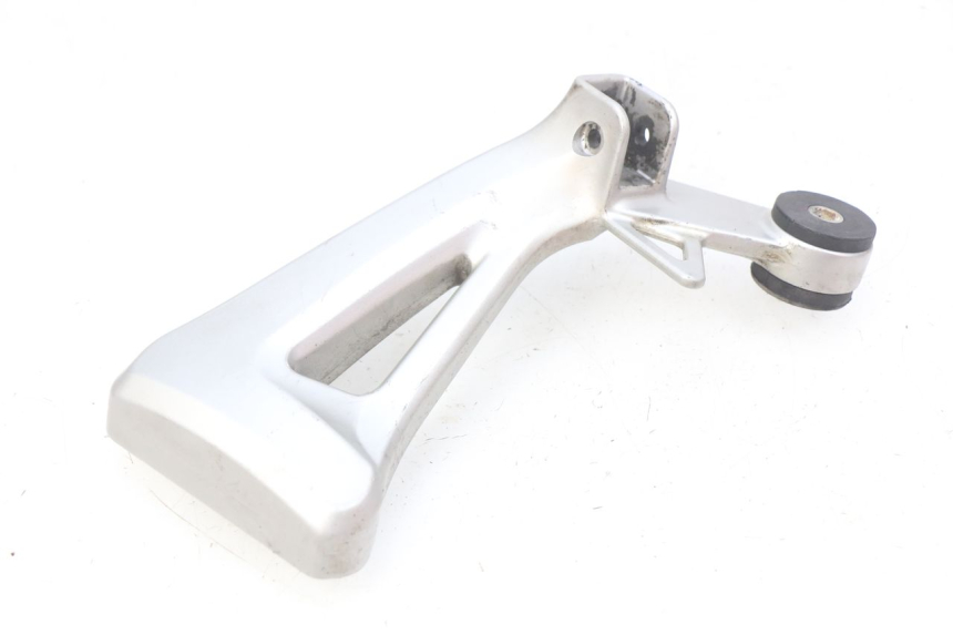 photo de RECHTE HINTERE FUßRASTENHALTERUNG SUZUKI SV N 650 (1999 - 2002)