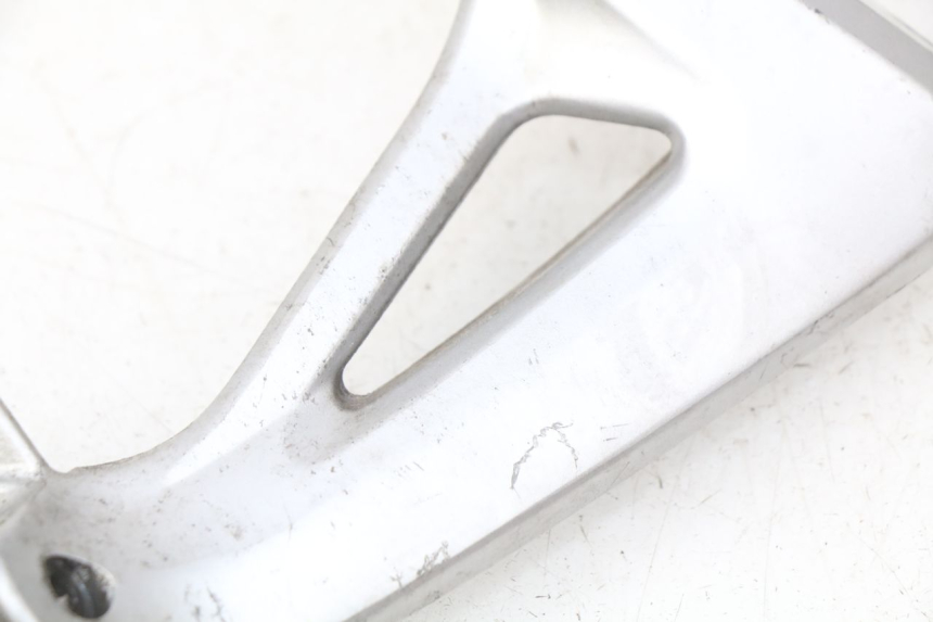 photo de RECHTE HINTERE FUßRASTENHALTERUNG SUZUKI SV S 650 (1999 - 2002)